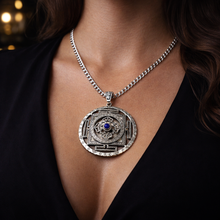 Charger l'image dans la galerie, PENDENTIF L’AXE SACRÉ Lapis Lazuli